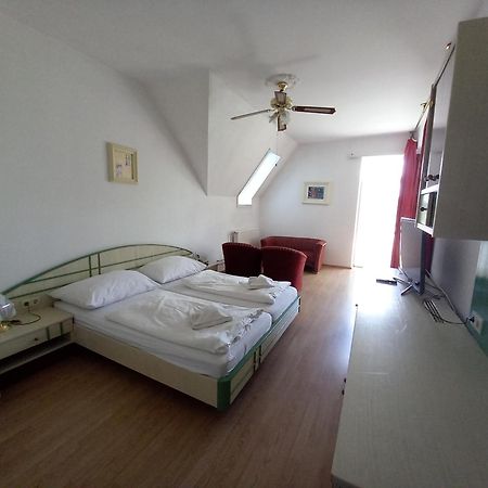 Hotel Familia Zamárdi Eksteriør bilde