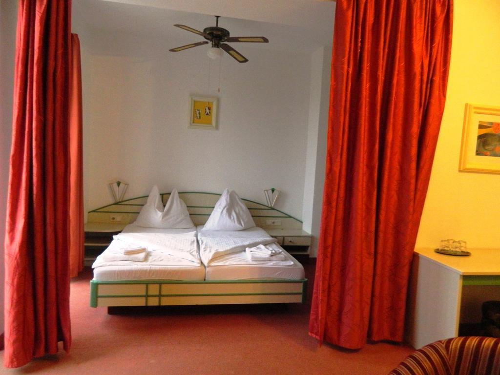 Hotel Familia Zamárdi Eksteriør bilde