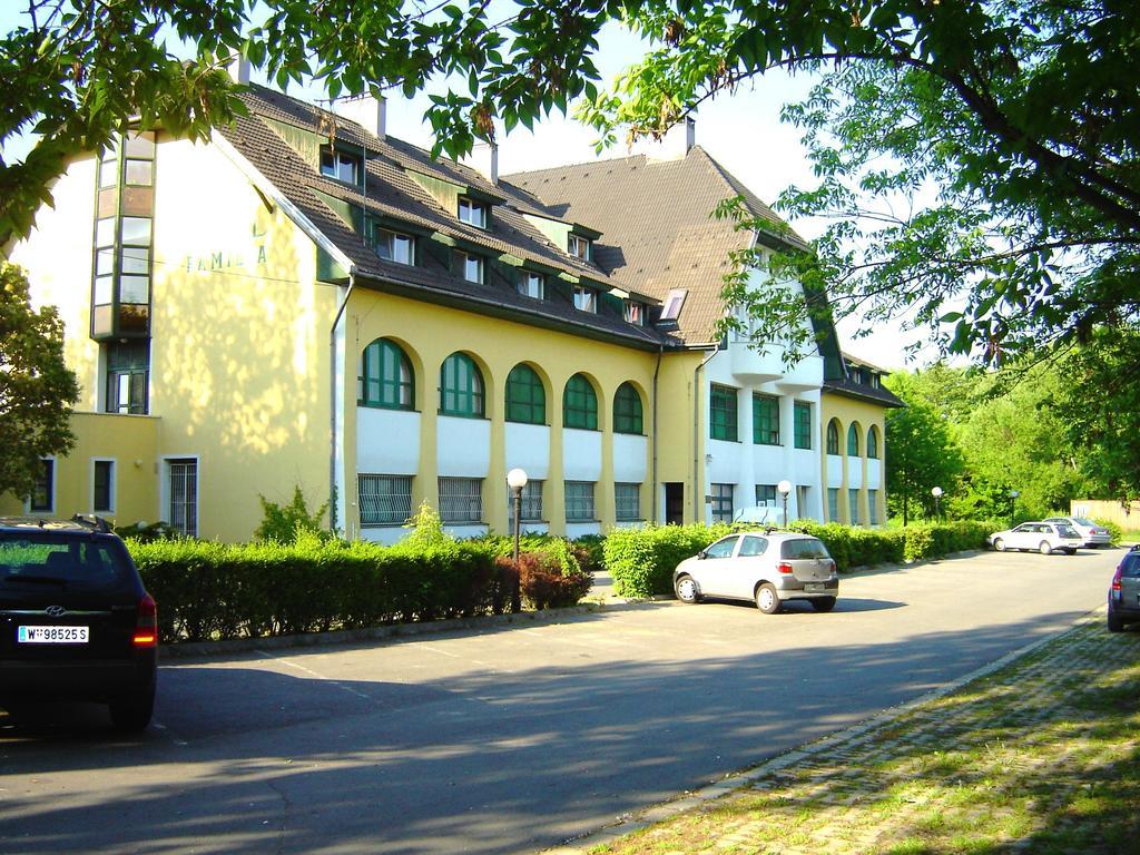 Hotel Familia Zamárdi Eksteriør bilde