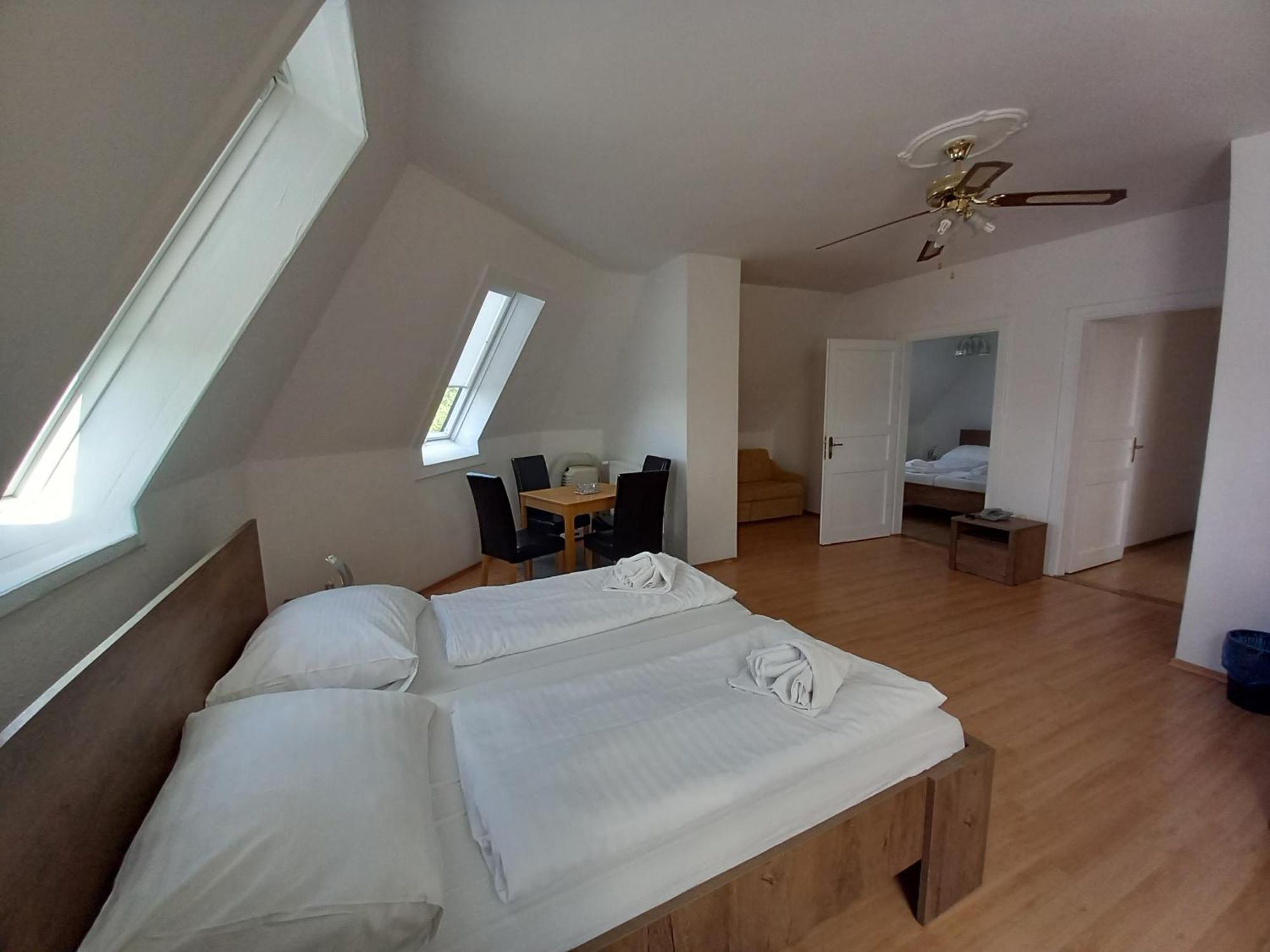 Hotel Familia Zamárdi Eksteriør bilde